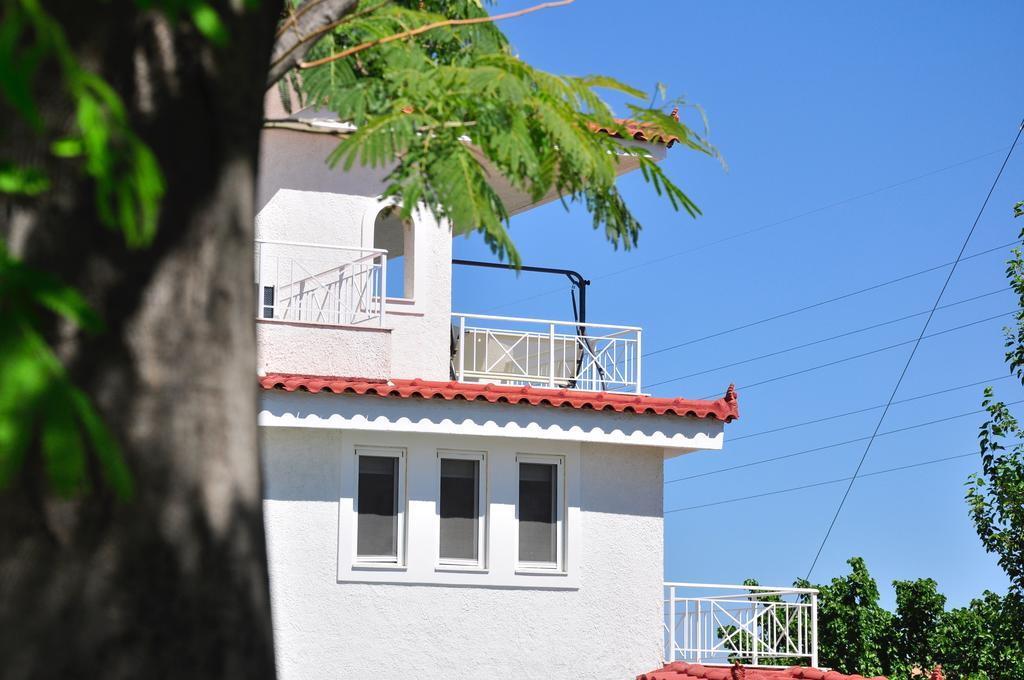 Phoenix Beachside Condos Kokkonion Exterior photo